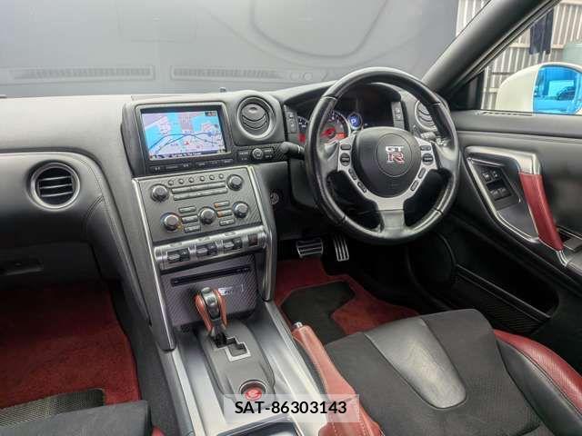 Nissan GT-R 2010-01 7219059-5