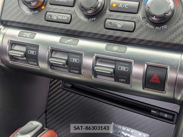 Nissan GT-R 2010-01 7219059-6