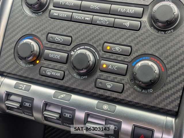 Nissan GT-R 2010-01 7219059-7