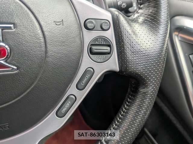 Nissan GT-R 2010-01 7219059-8