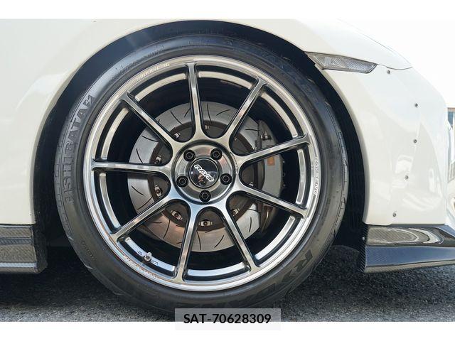 Nissan GT-R 2017-01 7219060-10
