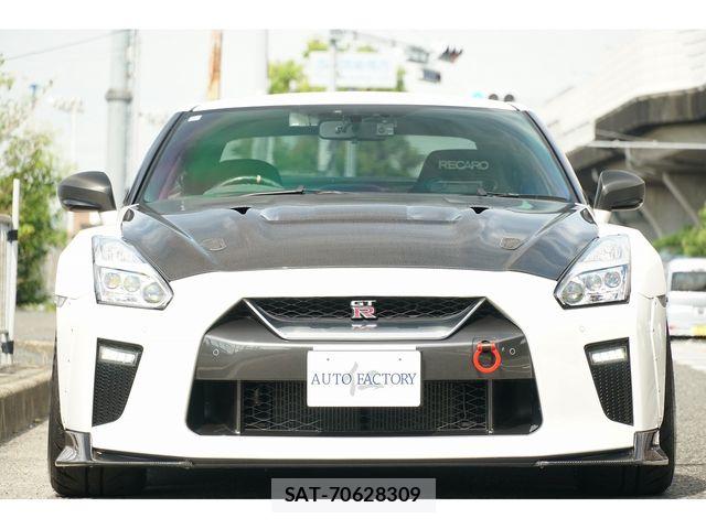 Nissan GT-R 2017-01 7219060-1