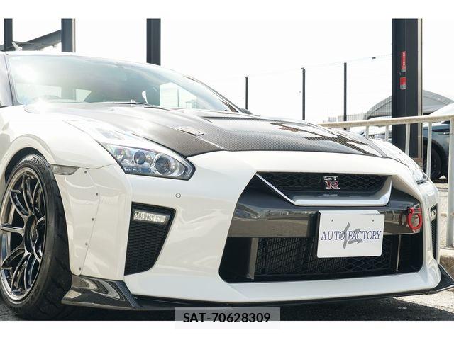 Nissan GT-R 2017-01 7219060-5