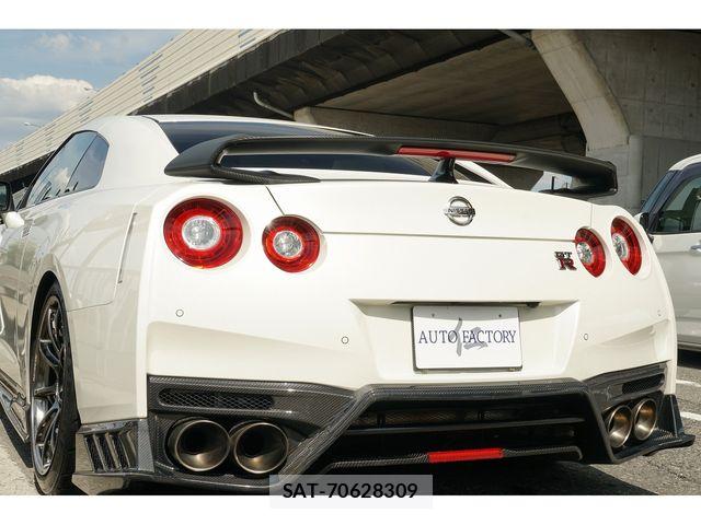 Nissan GT-R 2017-01 7219060-8