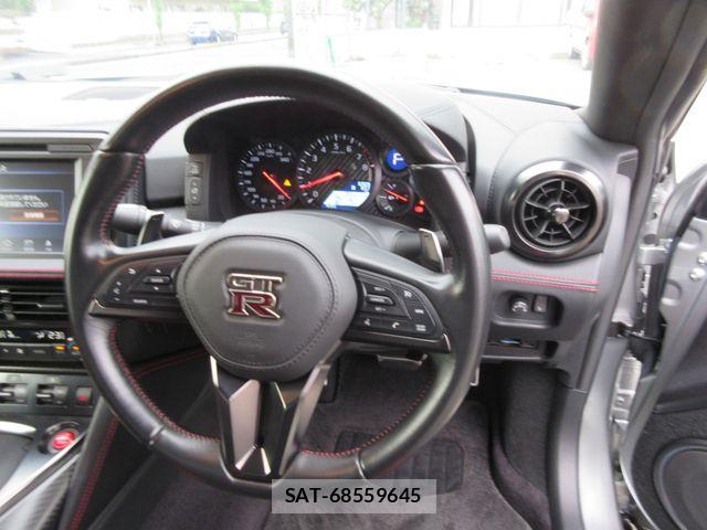 Nissan GT-R 2020-01 7357914-8