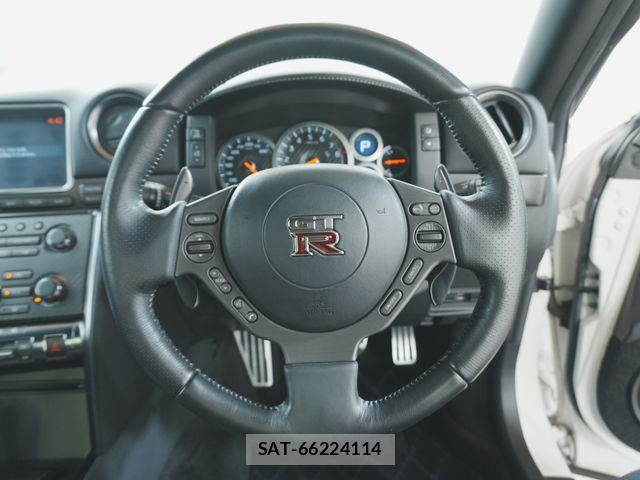 Nissan GT-R 2015-07 8130319-9