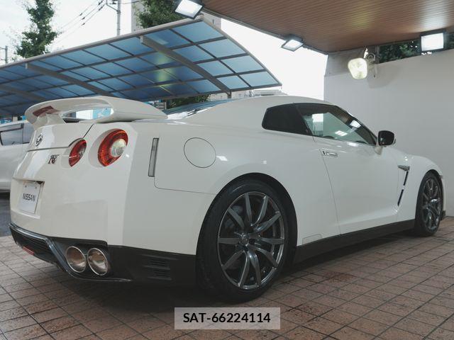 Nissan GT-R 2015-07 8130319-19