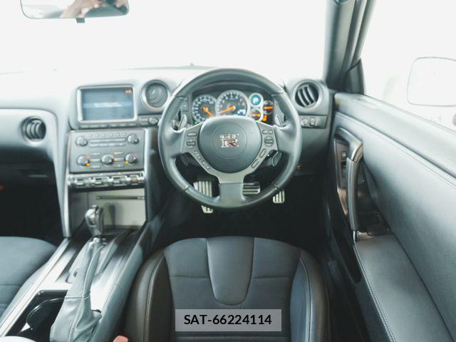 Nissan GT-R 2015-07 8130319-8