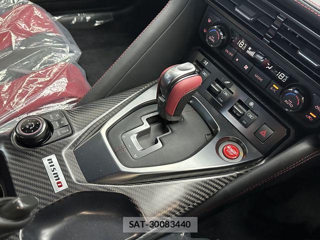 Nissan GT-R 2022-07 8245283-6