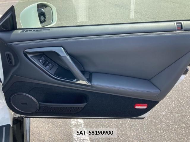 Nissan GT-R 2021-06 8666204-13
