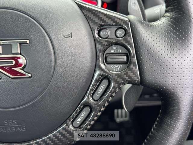 Nissan GT-R 2012-03 8742425-12