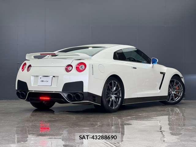 Nissan GT-R 2012-03 8742425-1