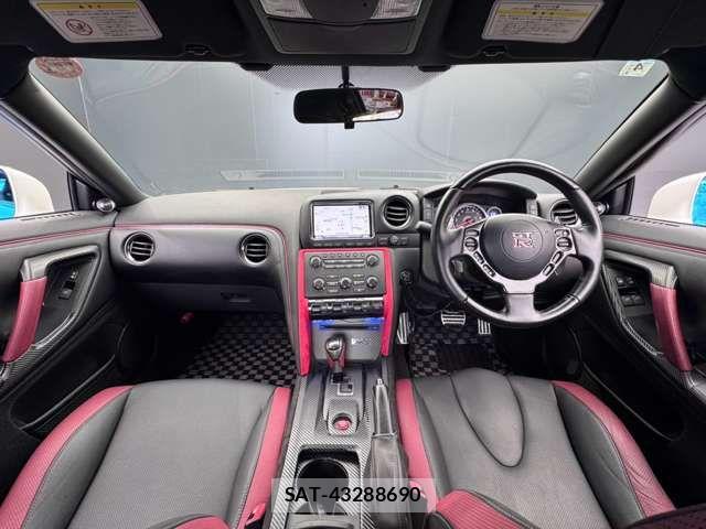 Nissan GT-R 2012-03 8742425-2