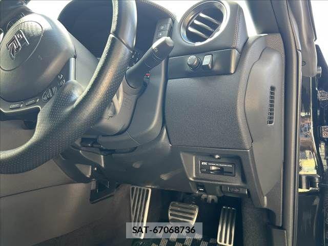 Nissan GT-R 2012-04 8780415-13