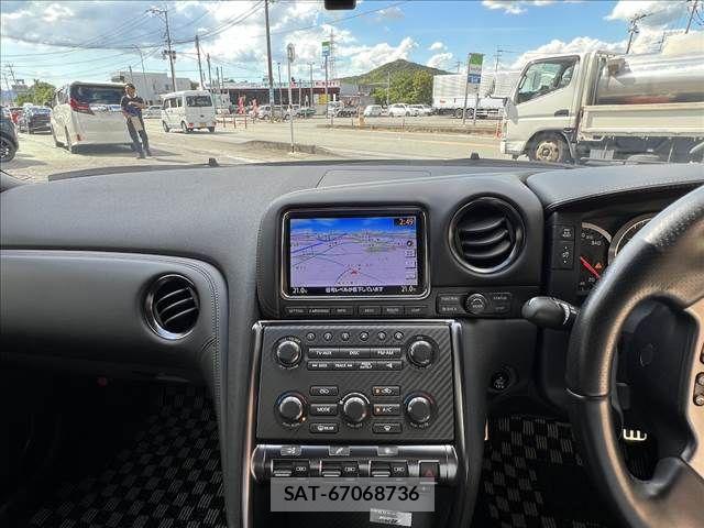 Nissan GT-R 2012-04 8780415-1