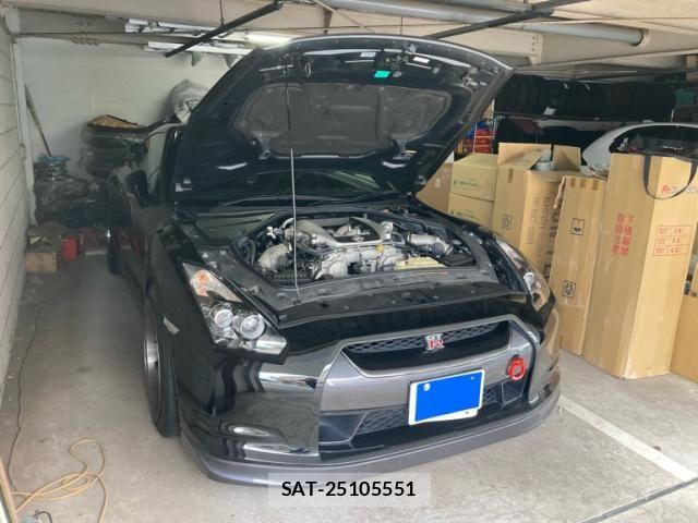 Nissan GT-R 2008-01 8879937-1
