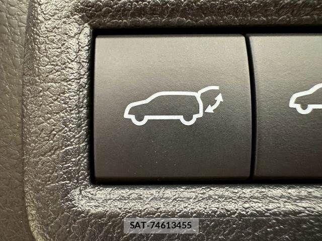 Toyota HARRIER 2023-09 866487-4