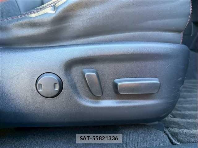 Toyota HARRIER 2017-11 4593135-25