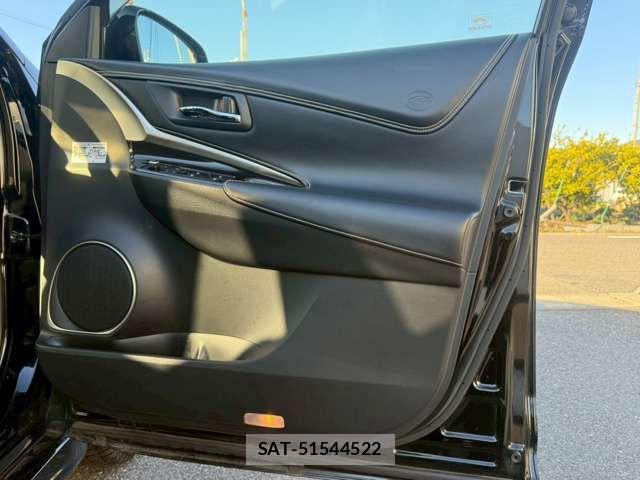 Toyota HARRIER 2017-09 6691036-16