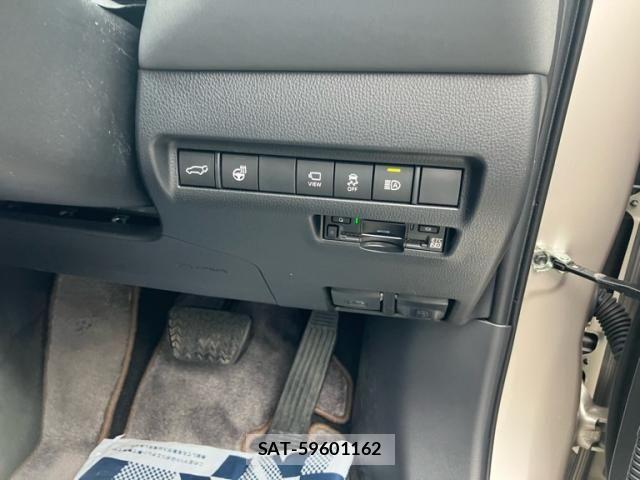 Toyota HARRIER 2024-01 7250935-17
