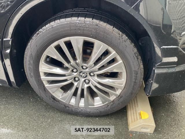 Toyota HARRIER 2023-04 7616789-9