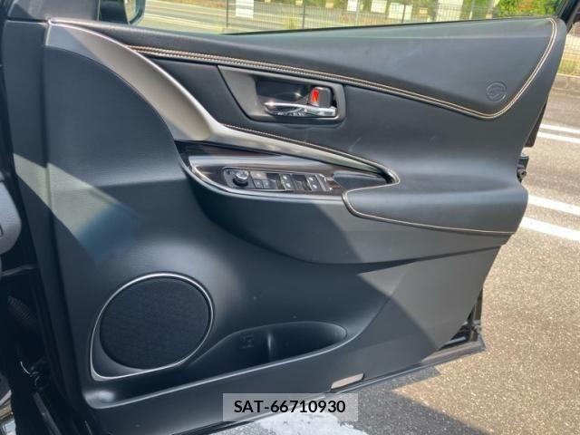 Toyota HARRIER 2018-05 7979369-14