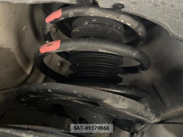 Toyota HARRIER 2017-09 8073885-19