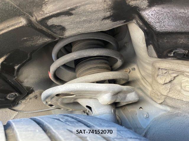 Toyota HARRIER 2017-08 8099377-19