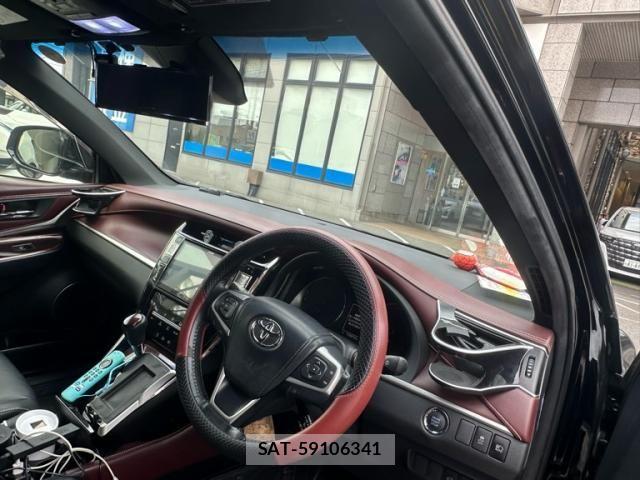 Toyota HARRIER 2016-11 8130358-11