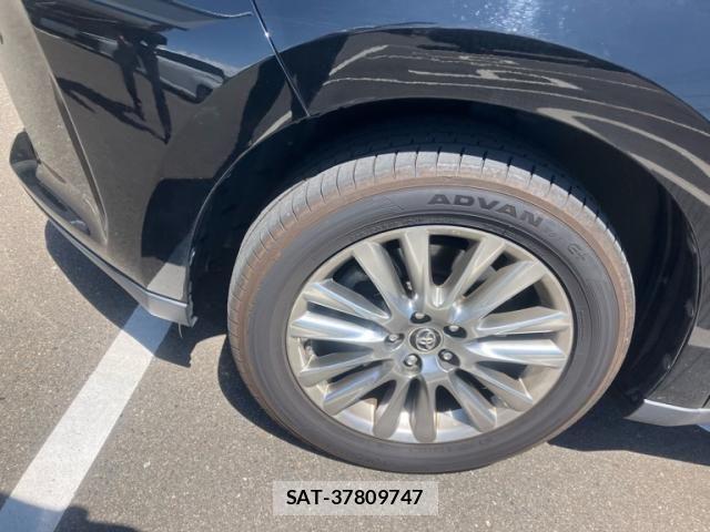 Toyota HARRIER 2017-11 8130357-4