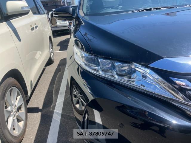 Toyota HARRIER 2017-11 8130357-6
