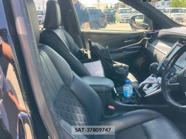 Toyota HARRIER 2017-11 8130357-8