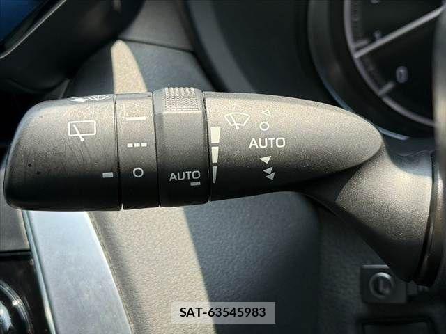 Toyota HARRIER 2021-04 8130347-28