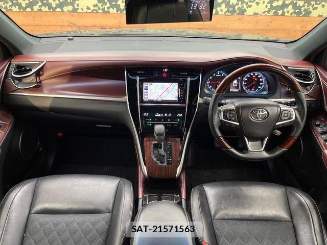 Toyota HARRIER 2017-03 8145869-1