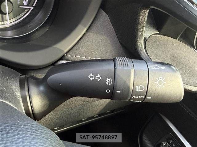 Toyota HARRIER 2021-01 8207690-24
