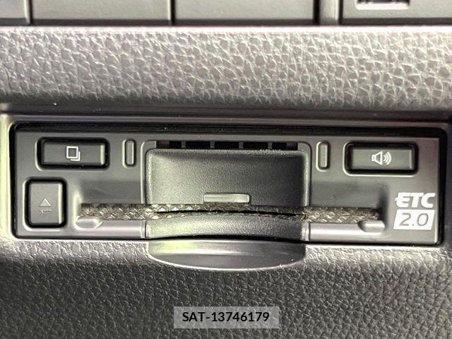 Toyota HARRIER 2023-07 8207710-5