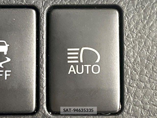Toyota HARRIER 2017-02 8207718-5