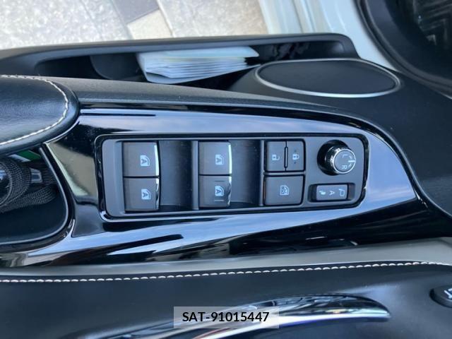 Toyota HARRIER 2017-06 8207715-15