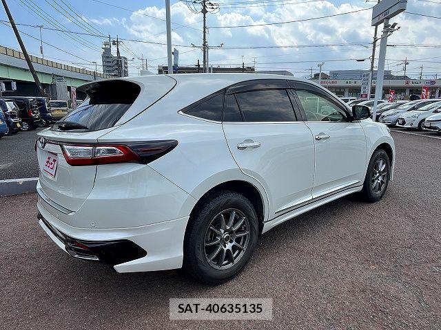 Toyota HARRIER 2017-09 8230202-2