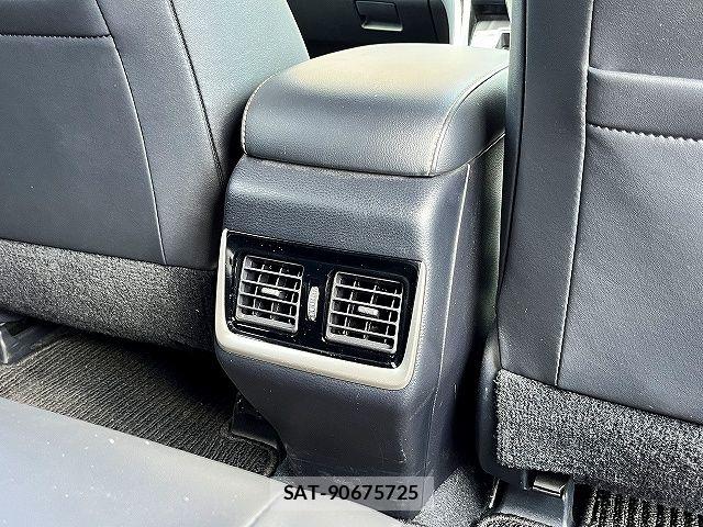 Toyota HARRIER 2017-08 8230205-17