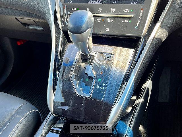 Toyota HARRIER 2017-08 8230205-19