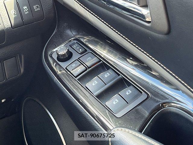Toyota HARRIER 2017-08 8230205-23