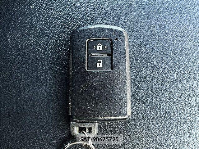 Toyota HARRIER 2017-08 8230205-25