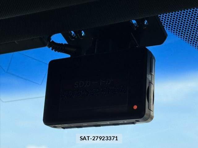 Toyota HARRIER 2017-08 8314642-26