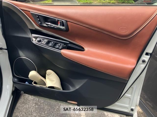 Toyota HARRIER 2018-07 8314638-11