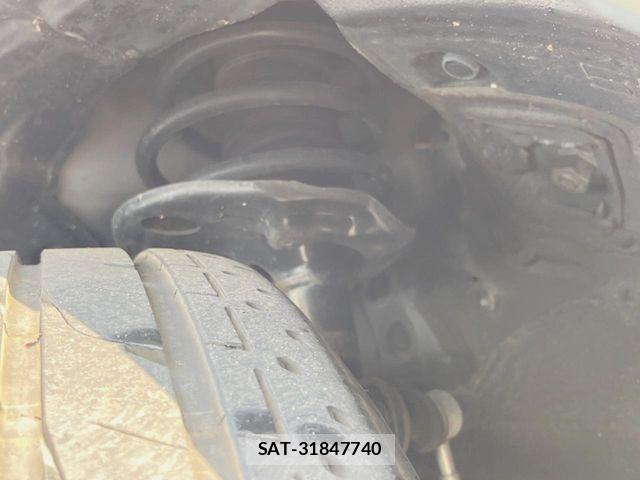 Toyota HARRIER 2017-08 8336031-19