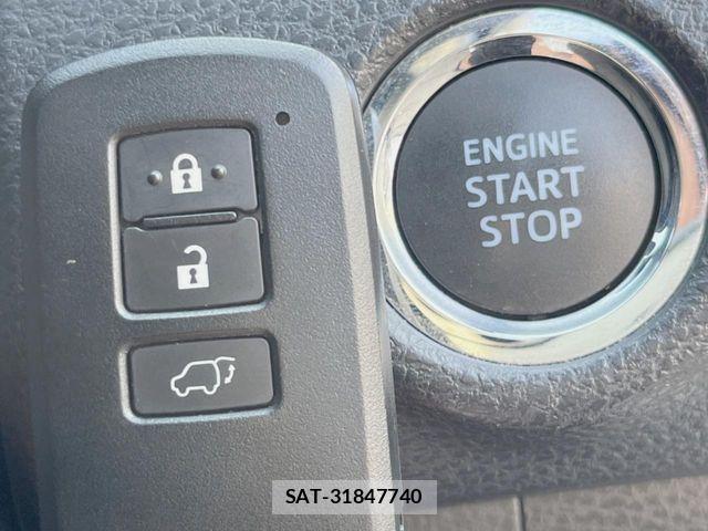 Toyota HARRIER 2017-08 8336031-6