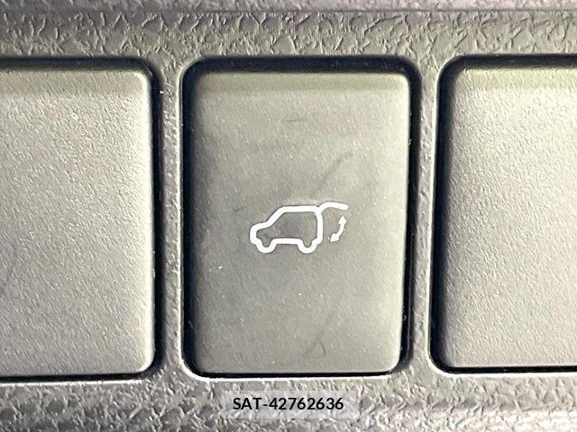 Toyota HARRIER 2017-09 8354588-6