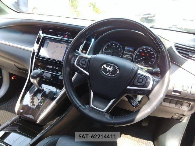 Toyota HARRIER 2019-03 8366105-1