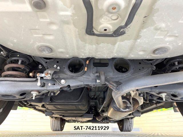 Toyota HARRIER 2017-01 8366110-18